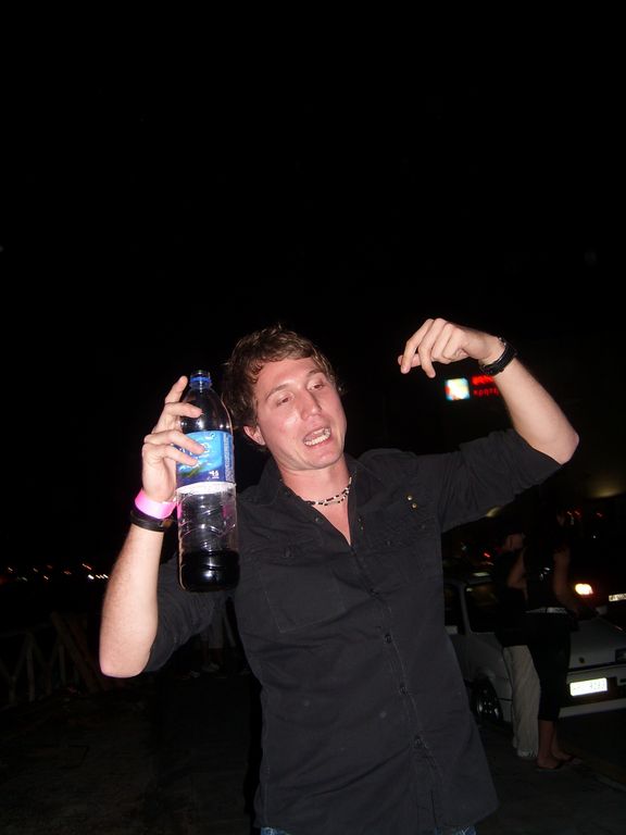 i/Kranj/Absolvent08/07-BlackWhiteParty/absolvent 1812.jpg